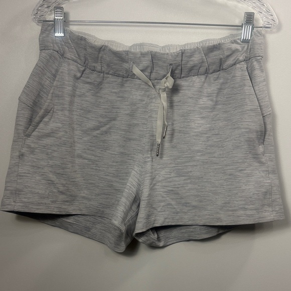 lululemon athletica Pants - Lululemon Women’s On the Fly Shorts gray stripe size 8